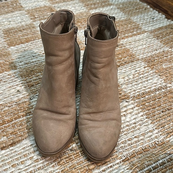 ALDO tan suede boots! - Picture 1 of 5